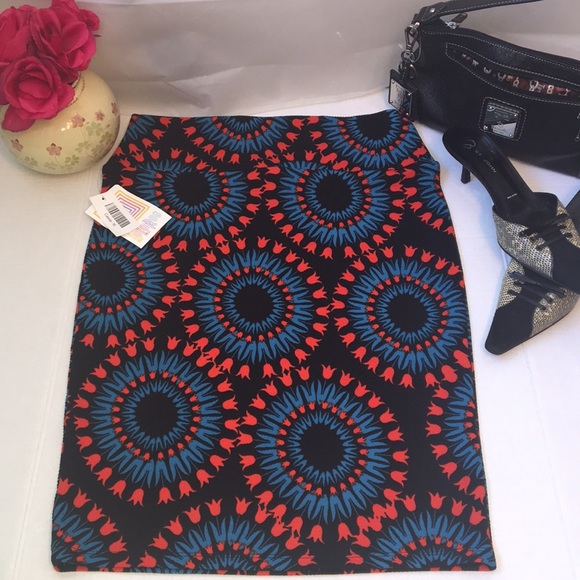 LuLaRoe Dresses & Skirts - LulaRoe Cassie Skirt Size Medium NWT